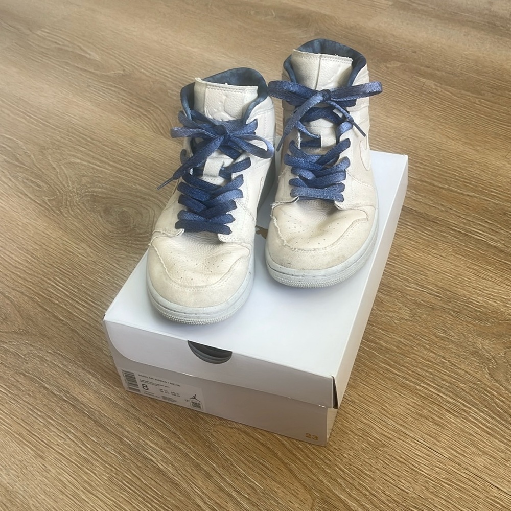WMNS AIR JORDAN 1 MID SE ‘MIDNIGHT NAVY’ Size 8w/6.5M